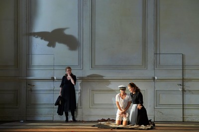 (L to R) Uli Kirsch as Cherubim, Emily Fons as Cherubino and Jane Archibald as Susanna in the Canadian Opera Company’s production of The Marriage of Figaro, 2016 (Photo: Chris Hutcheson/Canadian Opera Company).
