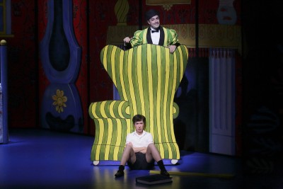 Ms. Fons as L'Enfant and Evan Boyer as Armchair in L'Enfant et les Sortilèges – Ongaku-Juku Festival (Photo: Michiharu Okubo)